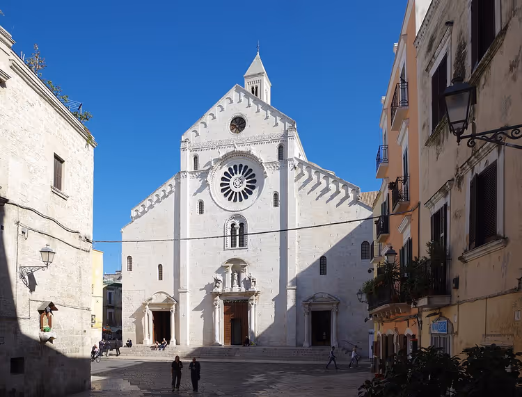 Fasaden til katedralen San Sabino i Bari