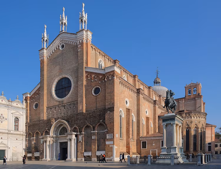 Basilikaen Santi Giovanni e Paolo med ryttermonumentet over Colleoni