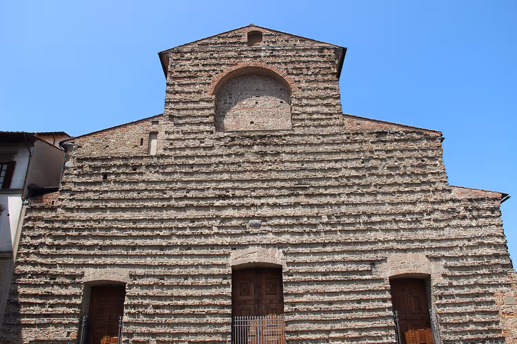 Unvollendete Steinfassade der Basilika San Lorenzo, Florenz