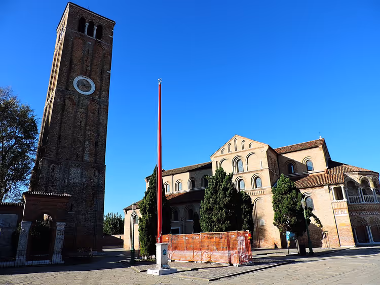 Basiliek van Santa Maria e Donato met klokkentoren op Murano