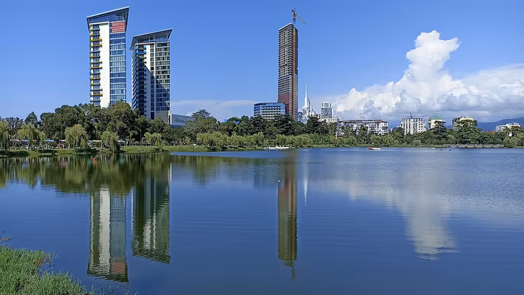 Hotel Hilton Batumi an der Strandpromenade