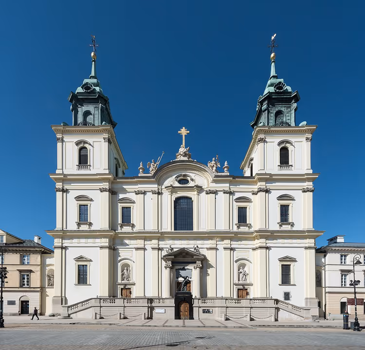 Den hvite barokkirken Den hellige kors i Warszawa