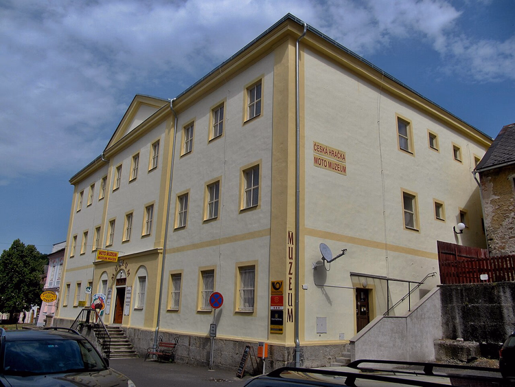 Bečov nad Teplou'da motosiklet müzesi binası