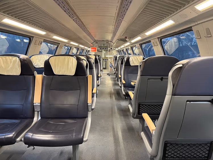 Салон первого класса немецкого поезда Regionalexpress