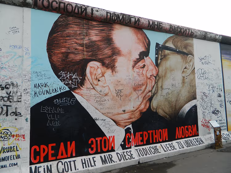 East Side Gallery entlang der Spree