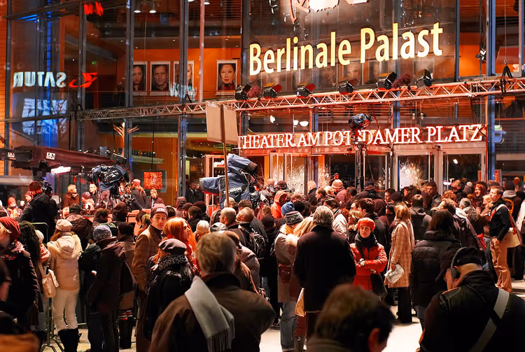 Berlinale Palast en publiek op het Filmfestival van Berlijn