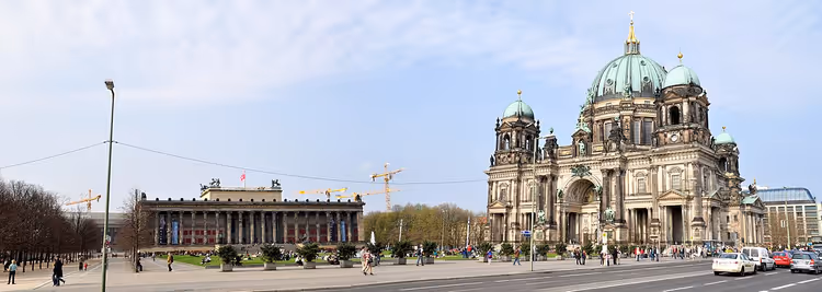 Berliinin tuomiokirkko ja Altes Museum Museosaarella