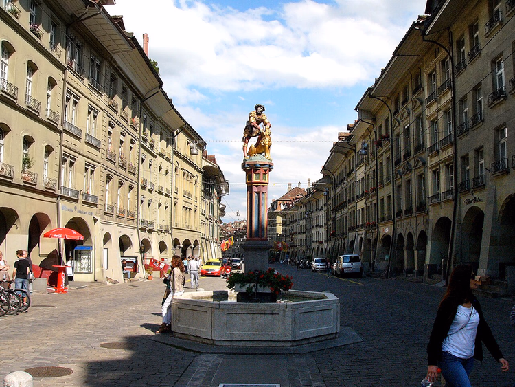 Samson-fontenen midt i Kramgasse i Bern