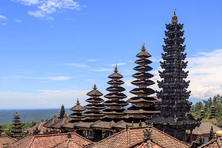 Torri meru del tempio induista di Pura Besakih