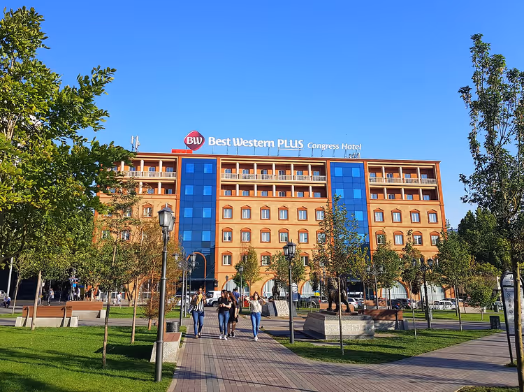 Erivan'daki Best Western Plus Congress Hotel'in cephesi