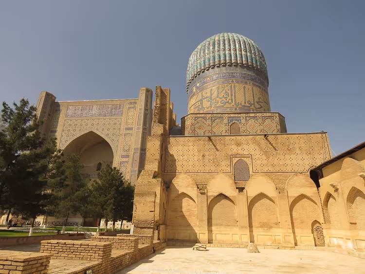 سمرقند: القبة الفيروزية وبوابة مسجد بيبي خانم