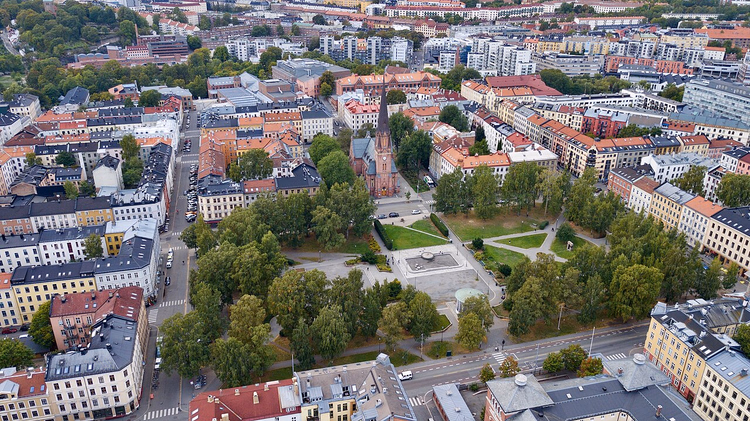 Yukarıdan Birkelunden Parkı ve Paulus Kilisesi