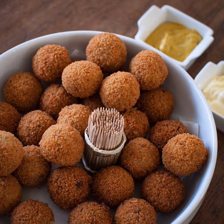 Holländische Bitterballen mit Senf