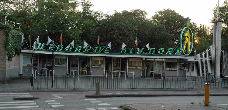 главный вход зоопарка Diergaarde Blijdorp с надписью
