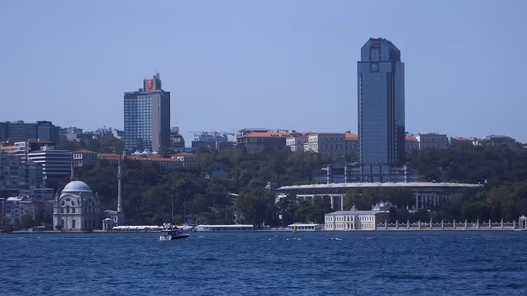 Босфор, мечеть Долмабахче и стадион Водафон Парк