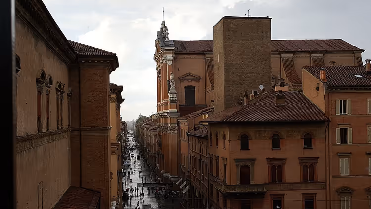 Flyfoto av gaten og San Pietro-katedralen