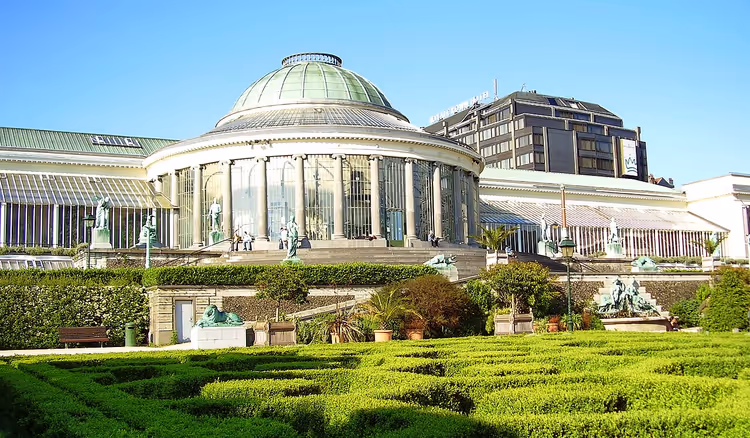 Rotunda van de Kruidtuin met een formeel parterre in Brussel