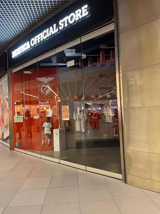 Officiële Benfica-winkel op Luchthaven Lissabon