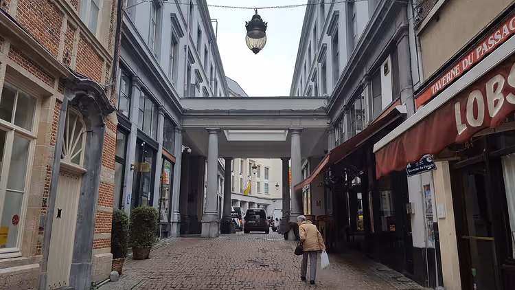 Brüksel'deki Kraliyet Saint-Hubert Galerileri'nin girişi