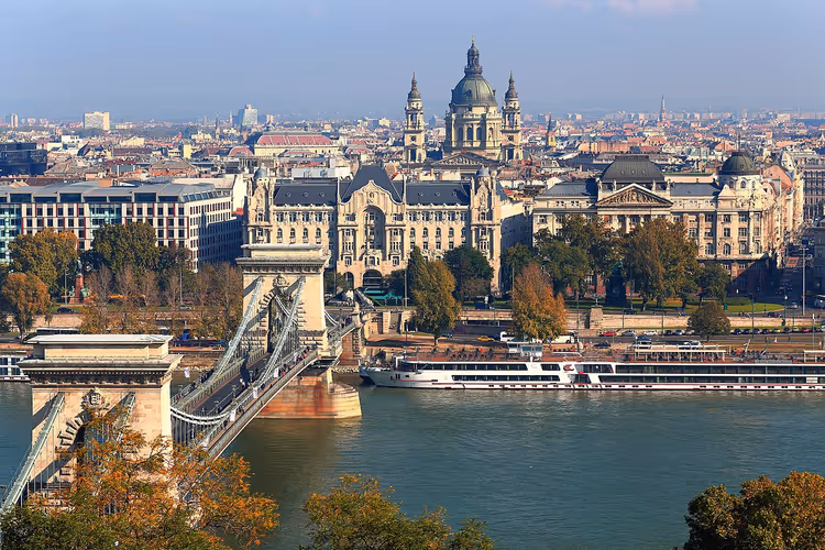 Panorama de Budapeste com a Ponte das Correntes sobre o Danúbio