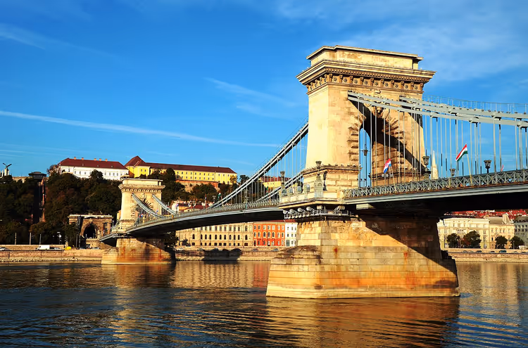 Széchenyikettingbrug over de Donau in Boedapest