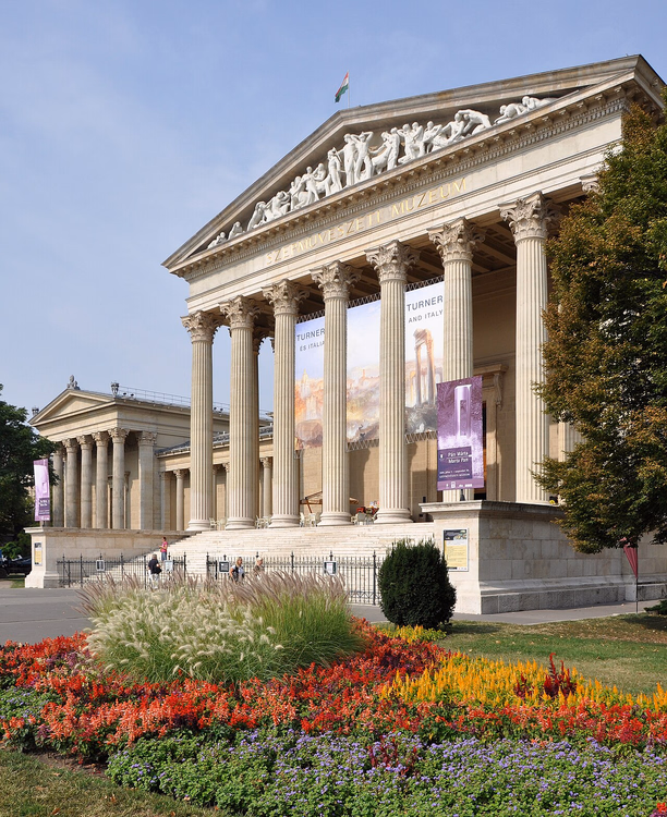 Museum der Schönen Künste in Budapest im Sommer