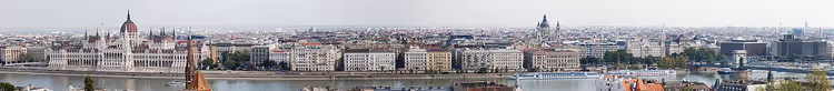 Panorama van Boedapest met de Donau en het Parlementsgebouw