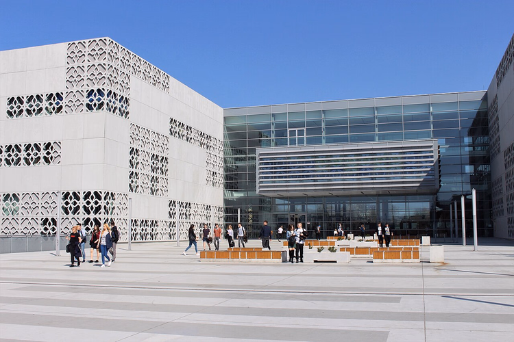 Białystok Teknoloji Üniversitesi'nin modern binası