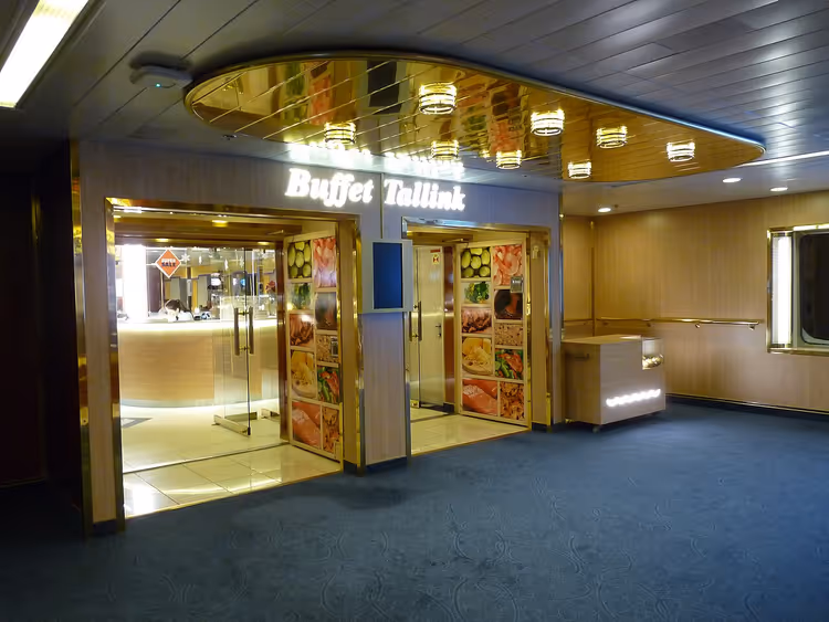 Feribottaki Tallink açık büfe girişi ve tabelası