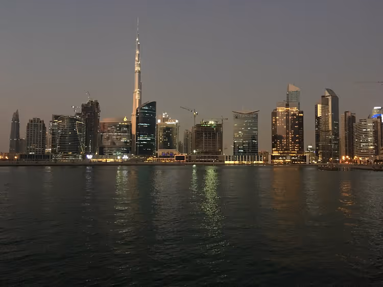 Nachtpanorama van Downtown Dubai met de Burj Khalifa