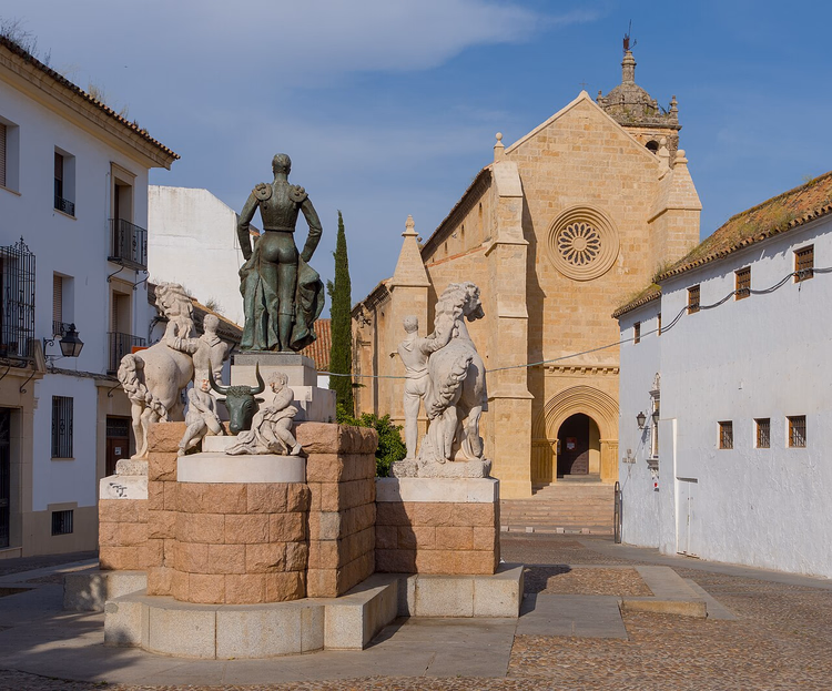 Monumentet over Manolete ved Santa Marina-kirken