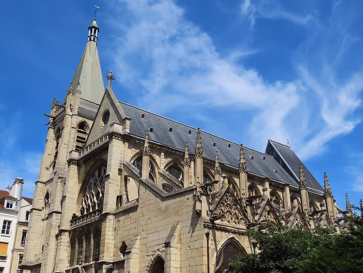 Gotische kerk Saint-Séverin met hoge spits