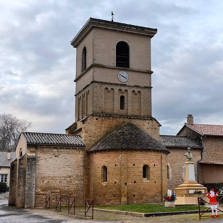 Romanische Kirche Saint-Rémy im Dorf Chardonnay