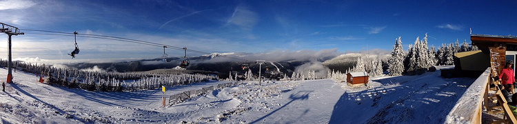 Seggiovia su una pista innevata a Spindleruv Mlyn