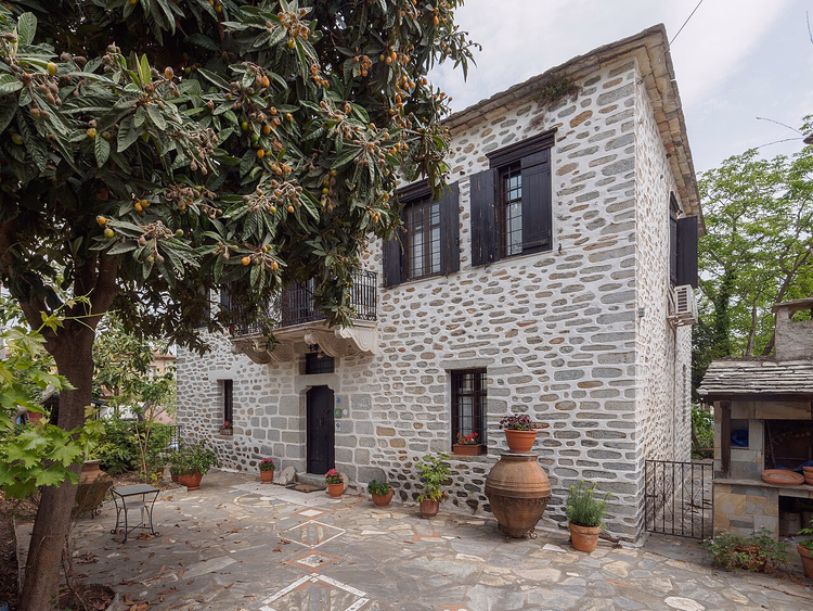 Traditionelles Steinhaus im Dorf Argalasti, Pilion