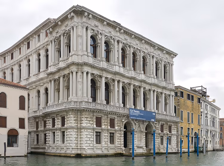 Barokke façade van Ca' Pesaro aan het Canal Grande
