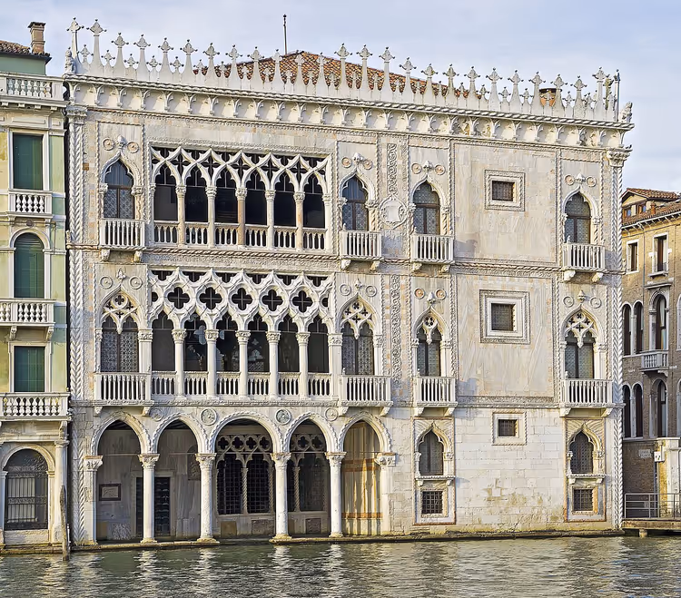 Gotische façade van Ca' d'Oro aan het water
