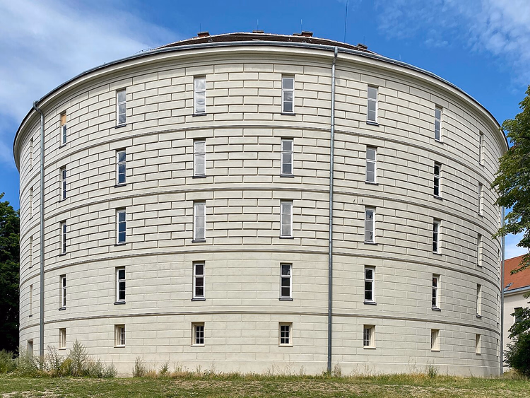 Rond gebouw van de Narrenturm in Wenen