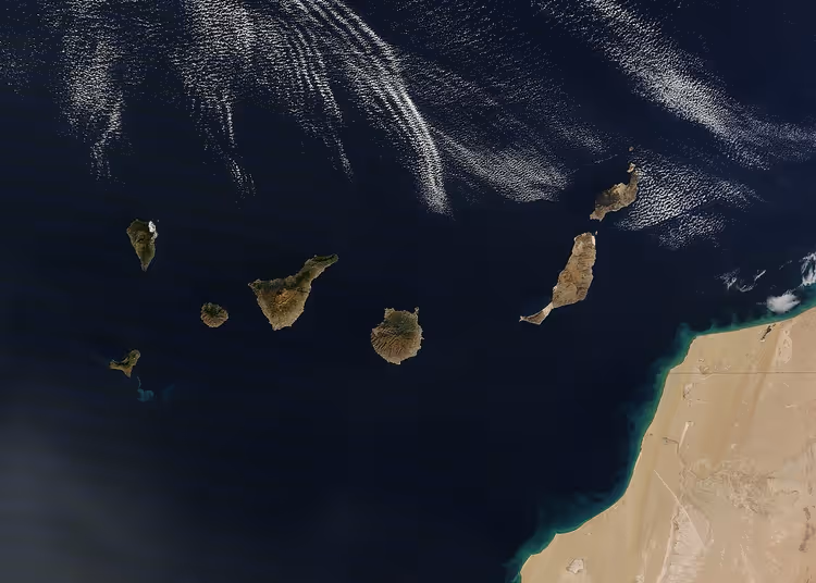 Satellitenbild der Kanarischen Inseln und der Küste Afrikas