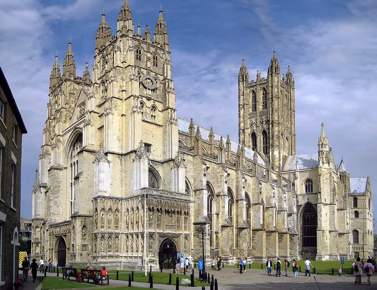 Cathédrale de Canterbury avec ses tours et sa façade