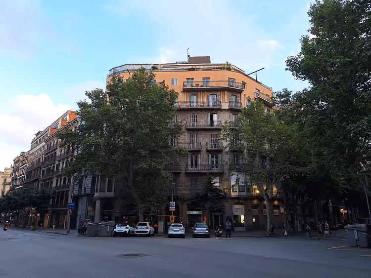Hjørnebygningen til Ohla Eixample-hotellet i Barcelona