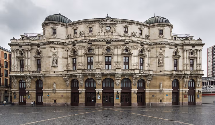 Fassade des Teatro Arriaga in Bilbao