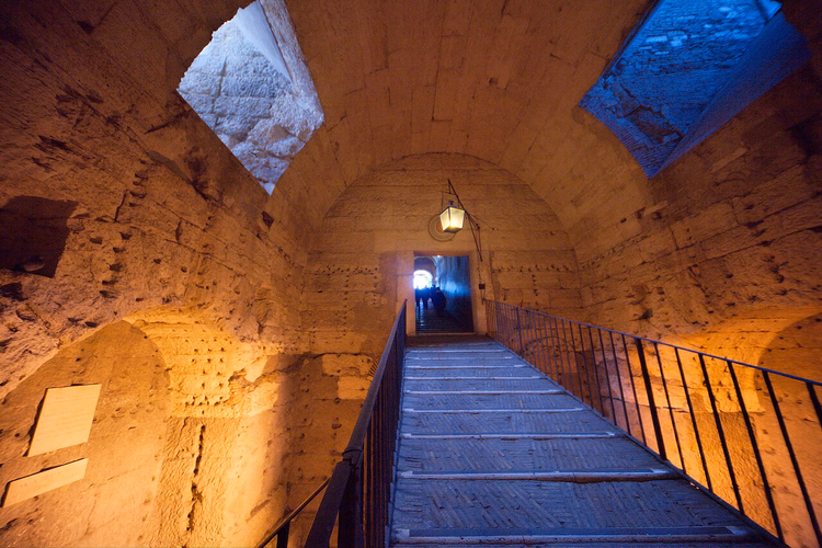 Castel Sant'Angelo'da küçük köprülü defin salonu