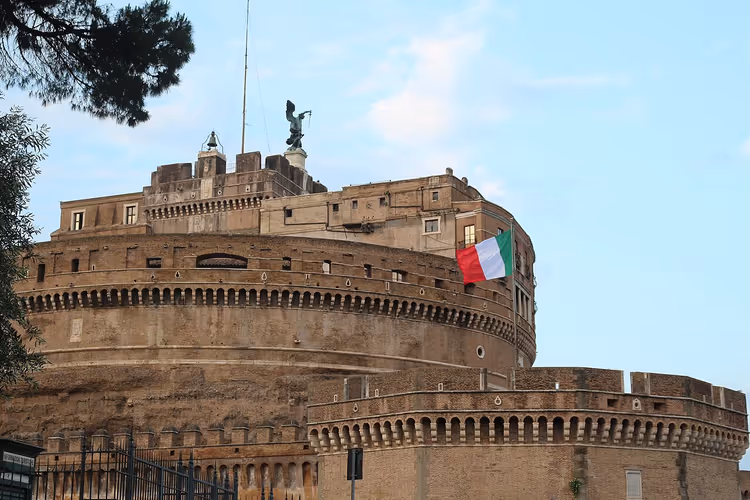 Engelenburcht in Rome, zicht van onderaf