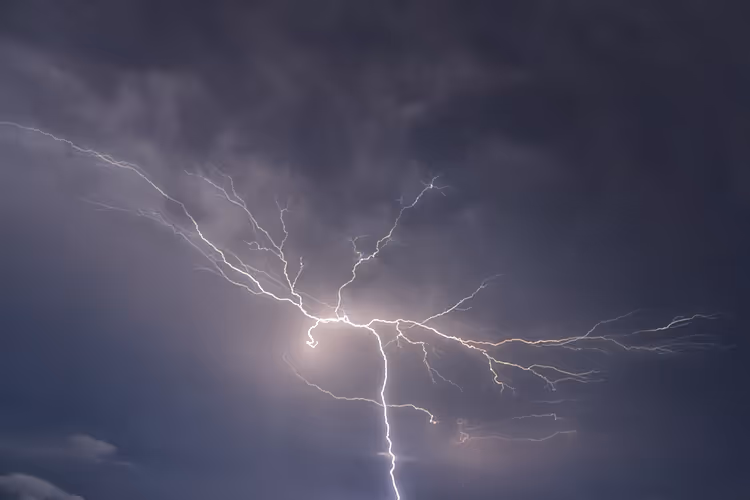 Catatumbo üzerinde gece gökyüzünde şimşek
