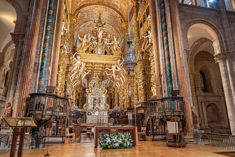 Forgylt altertavle i katedralen i Santiago de Compostela