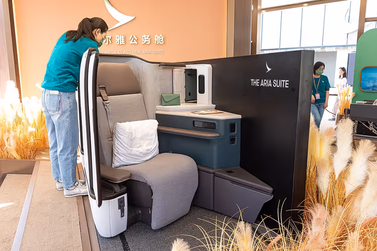 Cathay Pacific Aria Suite business class kabini