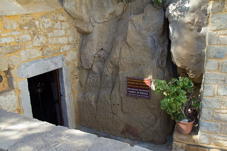Grotkerk Panagia in Matala, Kreta