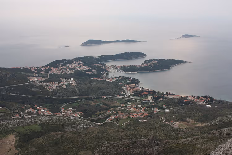 Панорама Цавтата с окрестными островами и морем