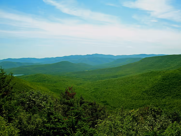 Catskill Mountains im Herbst mit leuchtendem Laub